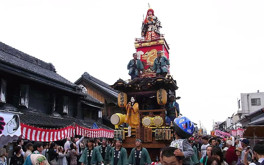 The Ryūjin float in the Kawagoe Festival crowd