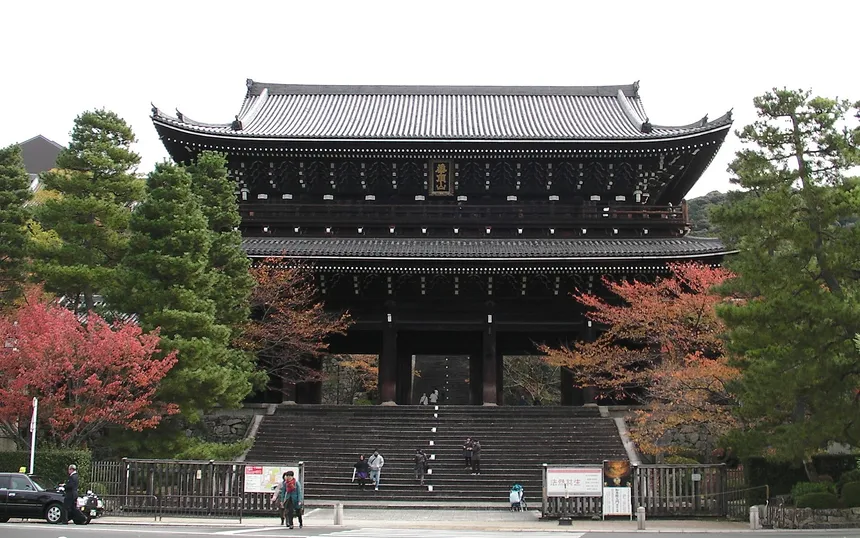 The Sanmon gate of Chion-in, one of the sites of the special opening, with autumn colour beside the steps