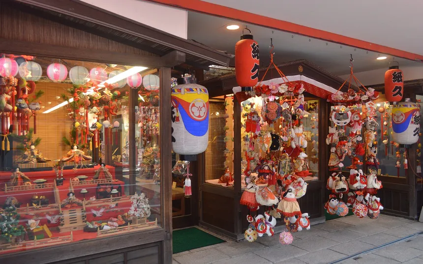 A doll shop in Yanagawa with tiered hina dolls in the window and sagemon hanging at the door